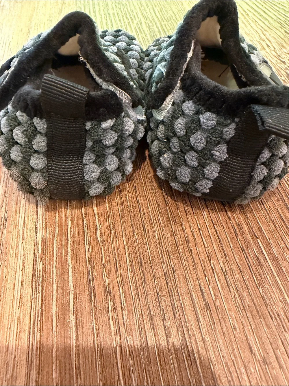 NWOT BareRun Toddler Non-Slip Shoes in Charcoal/Black Size 4-5